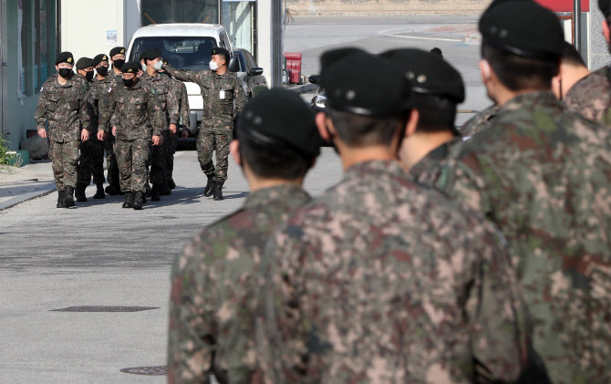 8일 軍 장병 휴가 제한 해제, 외박·면회는 추후 재개 검토