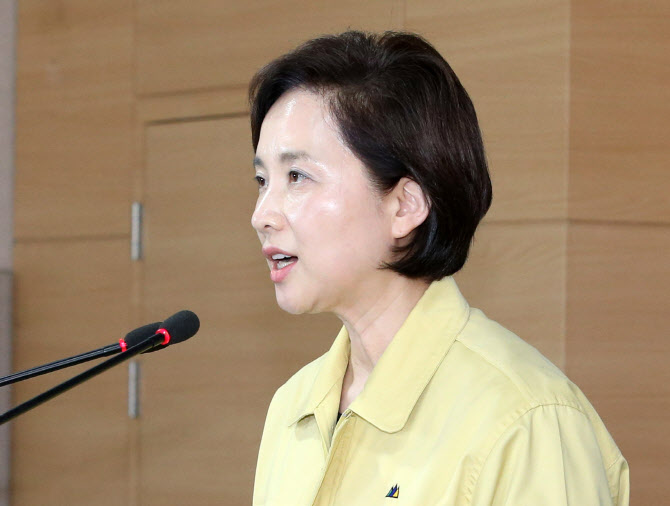 13일 고3 우선 등교…`돌봄 부담` 초1~2·유치원 20일부터 등교
