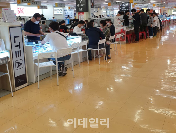 “지금은 갤럭시S20 사는게 제일 이득…플러스도 20만원대”