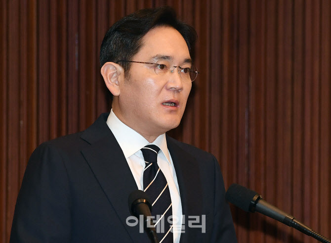 이재용 대국민 사과, 10분간 고개 세 번 숙였다