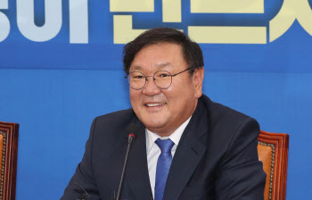  김태년 與 원내대표 "文정부 성공에 모든 힘"