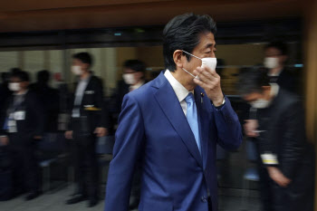 日국민 55% "아베 코로나19 대응 잘못했다"…리더십 평가 역대 최저