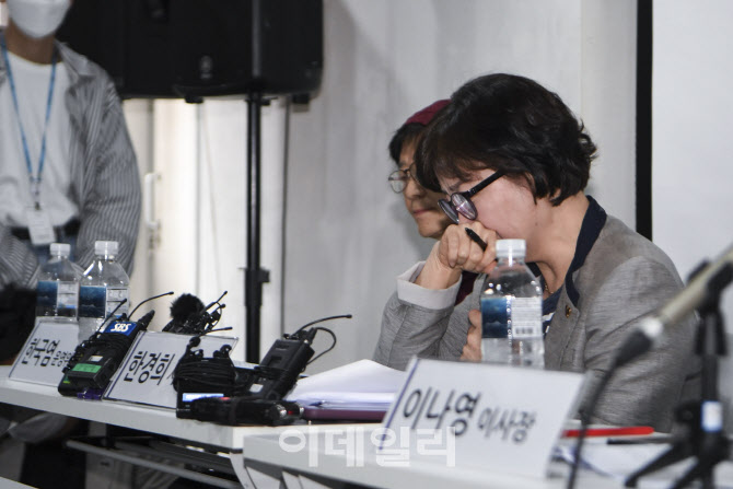 [포토]기부금 사용처 불투명 지적, 입장 밝히는 한경희 정의기억연대 사무총장