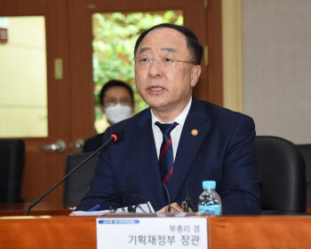 홍남기 "연내 1~2개 소부장 특화단지 지정…환경·노동 규제특례 적용"