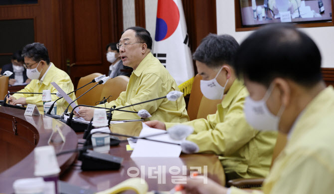 [포토]홍남기 "코로나 고용 충격 대응, 일자리 156만개 제공 주력"