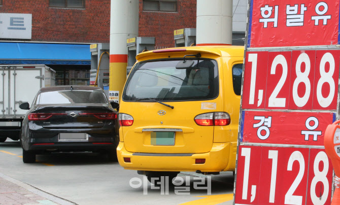 [포토]휘발유 가격 16주째 하락…서울만 1300원대