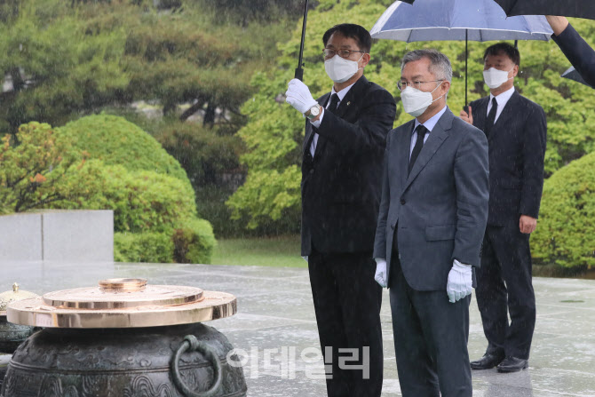최강욱 대표, 현충원에서 참배                                                                                                                                                                      