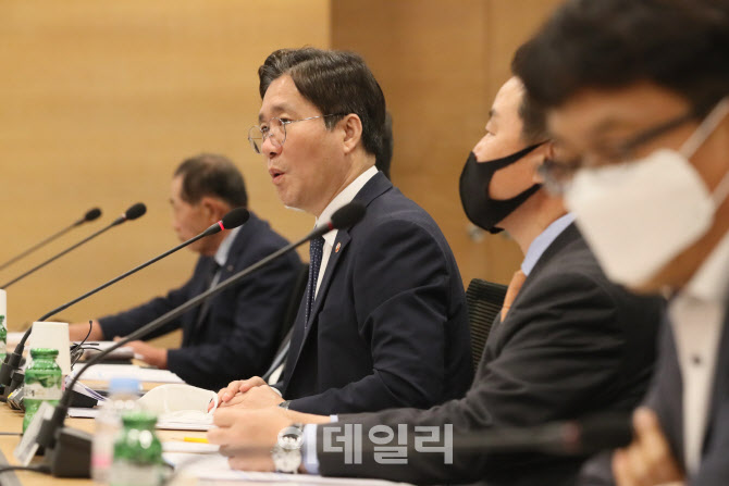 섬유패션산업, 특별고용지원 업종 지정 검토                                                                                                                                                         