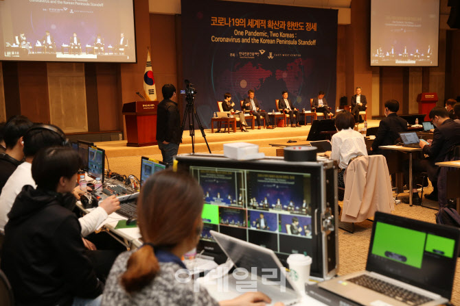  코로나 이후 한반도 정세 토론회                                                                                                                                                                   