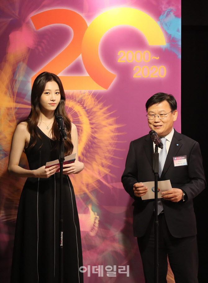 이원덕-유라, 프런티어상 시상자                                                                                                                                                                    