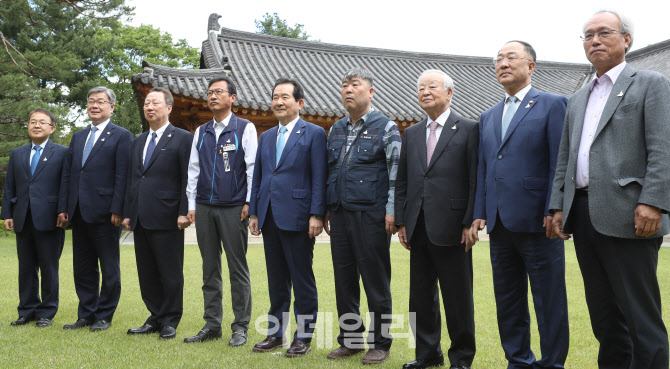 한자리에 모인 노사정 대표들                                                                                                                                                                       