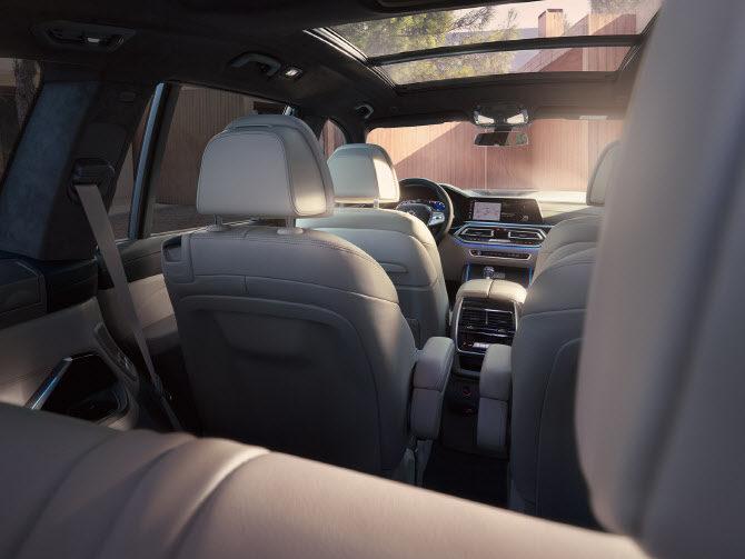 알피나 'XB7', 넓은 내부 공간                                                                                                                                                            