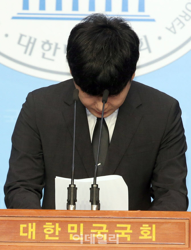 인사하는 故 구하라 씨 친오빠 구호인 씨                                                                                                                                                            