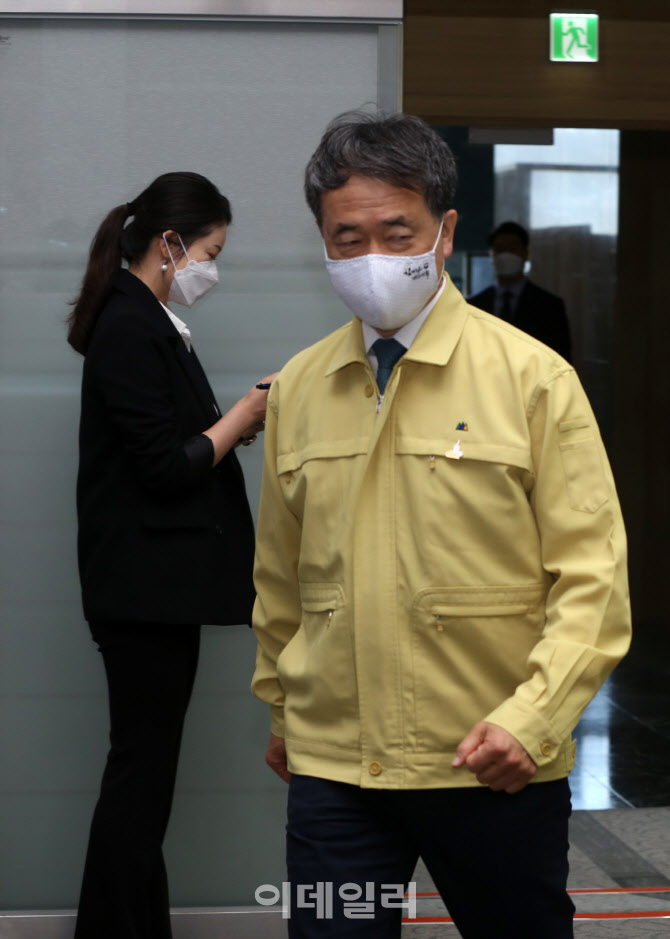  중대본회의 참석하는 박능후 장관                                                                                                                                                                  