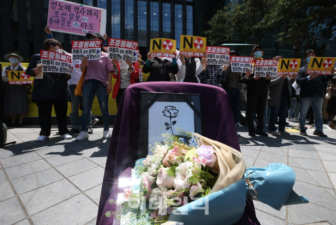 위안부 피해 할머니 자리엔 꽃만 덩그러니…                                                                                                                                                         
