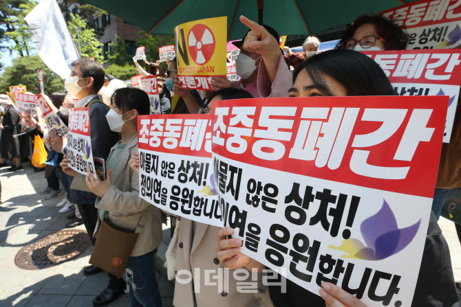 조중동 폐간을 외치는 시민들                                                                                                                                                                       