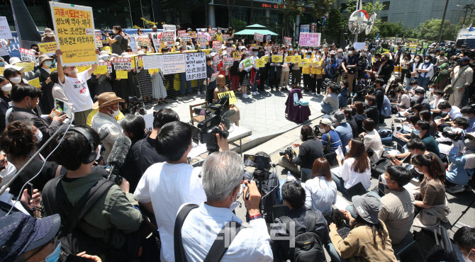 수요집회를 향한 언론의 관심                                                                                                                                                                       