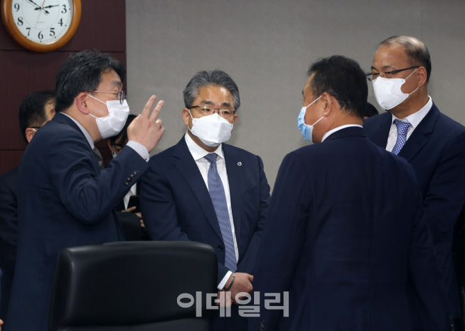  건설기계업계 CEO들의 대화                                                                                                                                                                        