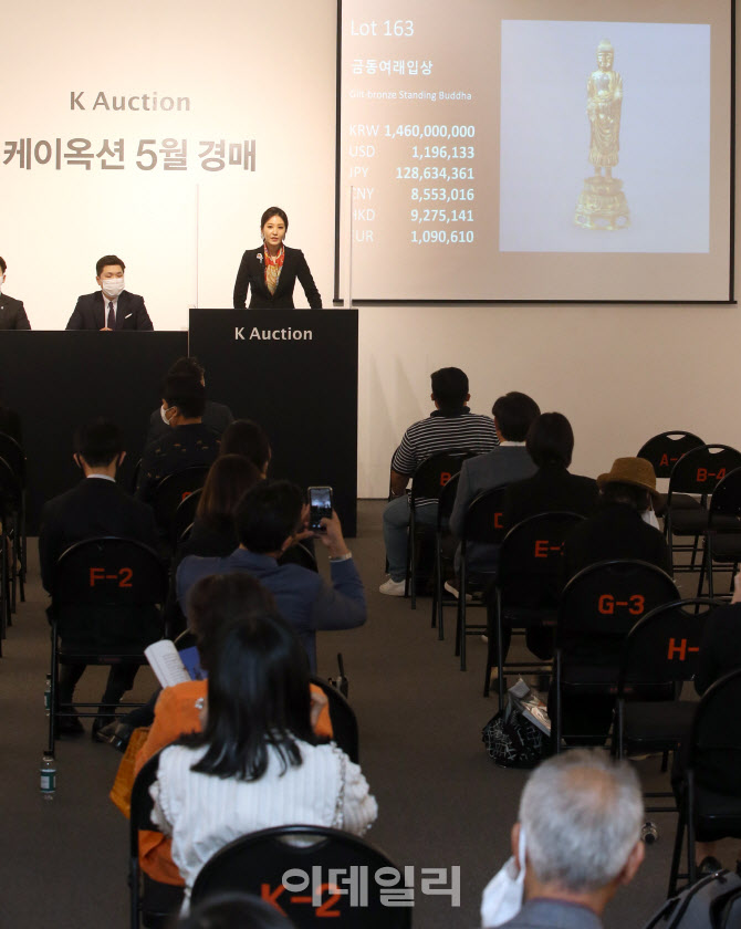 세간의 관심을 모았던 간송 보물 금동불상 2점, 케이옥션에서 유찰                                                                                                                                    