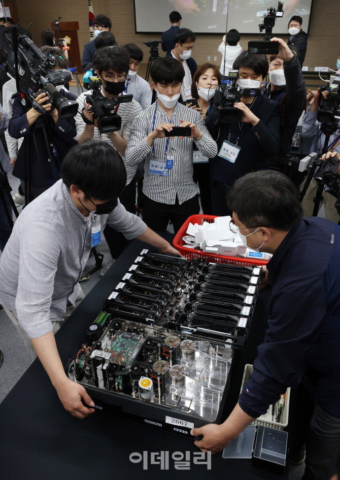 투표지 분류기 분해하는 중앙선관위                                                                                                                                                                 