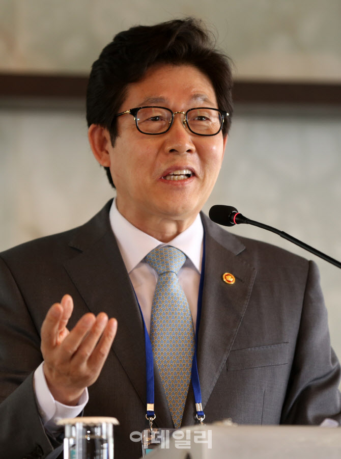  KEI 환경포럼 축사하는 조명래 장관                                                                                                                                                                