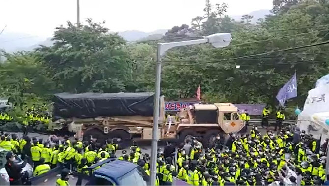  성주 사드기지로 들어가는 군 장비                                                                                                                                                                 