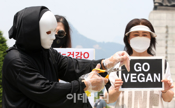 '흡연과 육식 반대'                                                                                                                                                                      