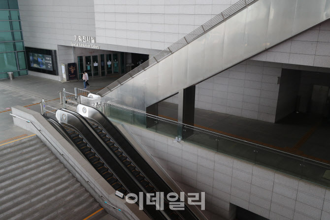 '한산한 국립중앙박물관'                                                                                                                                                                 