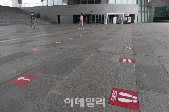 '코로나19에 한산한 국립중앙박물관'                                                                                                                                                      