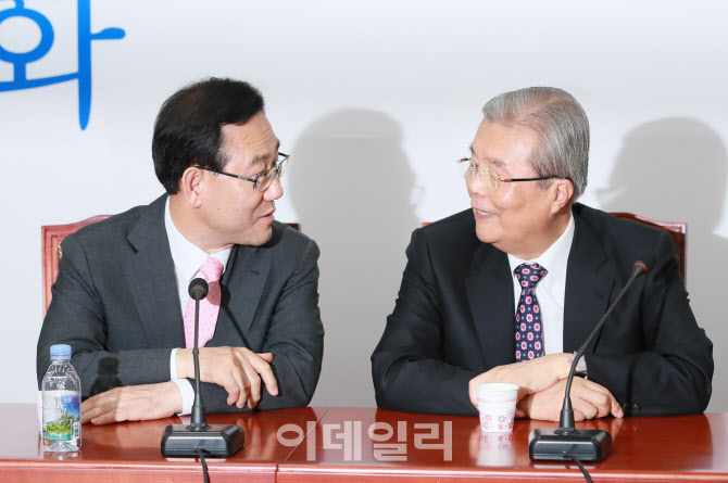 제1차 비대위, '대화하는 김종인-주호영'                                                                                                                                                  