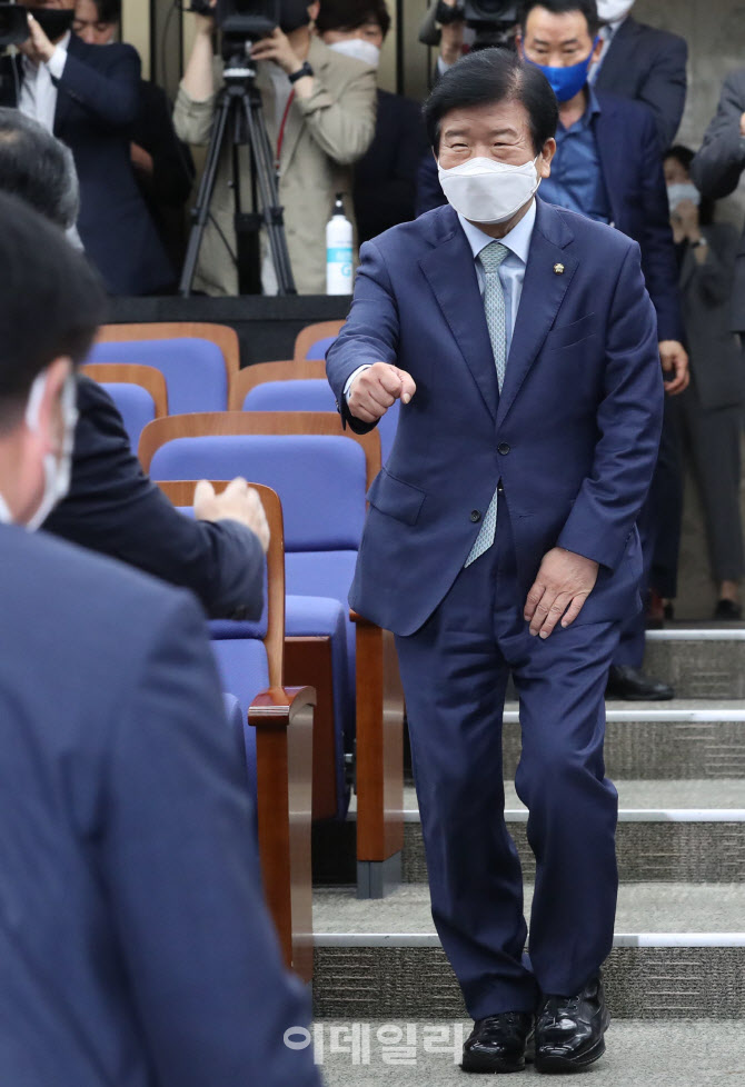 의원총회 참석한 박병석 의원                                                                                                                                                                       