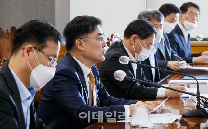 금융당국 "금융시장 안정 중… 합리적 낙관주의 필요한 시기"