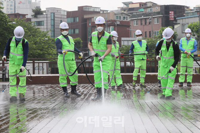 성북천 분수광장 물청소                                                                                                                                                                            