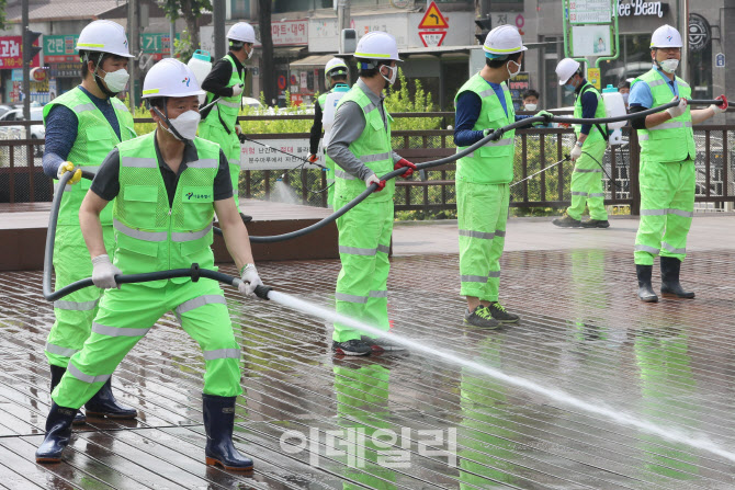 이승로 성북구청장, 분수광장 물청소                                                                                                                                                                