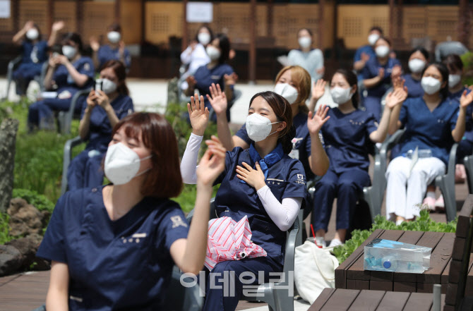 '음악으로 잠시 휴식을'                                                                                                                                                                  