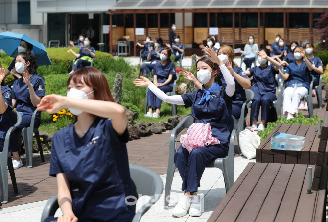'공연도 사회적 거리두기'                                                                                                                                                                