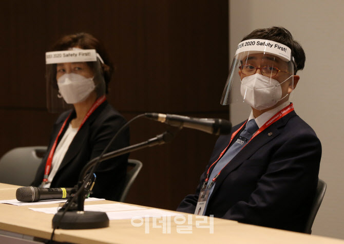  전시 강행 기자회견                                                                                                                                                                               