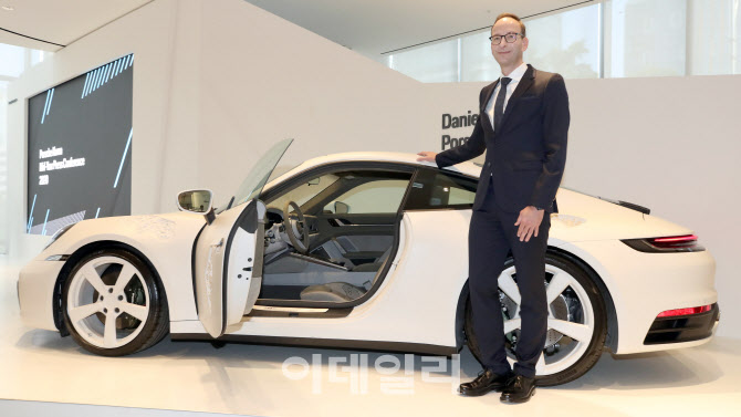 포르쉐와 다니엘 아샴이 협업한 포르쉐 911, 아시아 최초 공개                                                                                                                                        