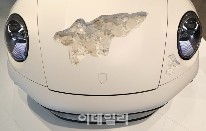 '다니엘 아샴 포르쉐 911', 아트가 포르쉐 본넷에?                                                                                                                                         