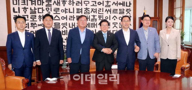 여야 '강 대 강' 대치 속 막판 회동 시작                                                                                                                                                  