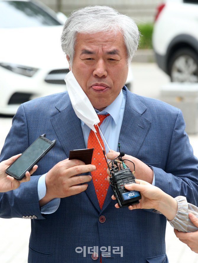 보석 후 첫 공판 출석한 전광훈 목사                                                                                                                                                                