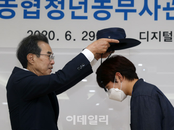  청년농부 교육생에 착모식                                                                                                                                                                         