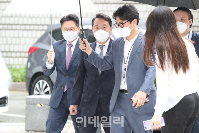 '인보사 의혹' 이웅열 전 코오롱 회장, 법원 출석                                                                                                                                          