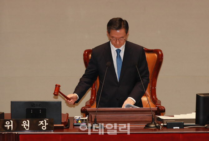 예결위 전체회의, '회의 주재하는 정성호 위원장'                                                                                                                                          