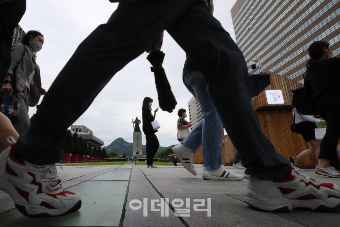 [포토]장마철 우산들고 출근
