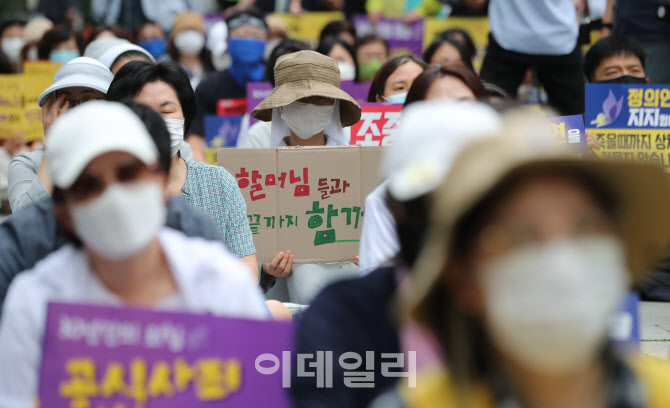 [포토]'할머니들과 끝까지 함께'
