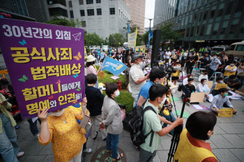 자리 빼앗긴 수요집회…이용수 할머니와 '화해'로 힘 얻나