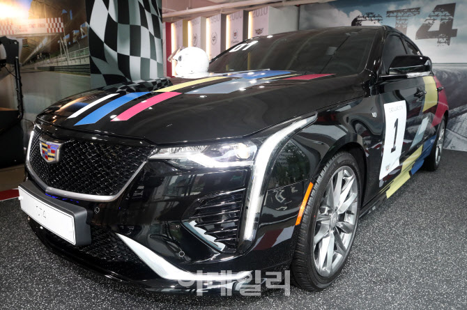 캐딜락 CT4, 강력한 엔트리급 퍼포먼스 세단                                                                                                                                                         