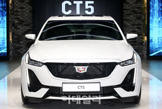 캐딜락 CT5의 군더더기 없는 디자인                                                                                                                                                                 