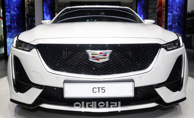 캐딜락코리아, CT5의 강렬한 앞모습                                                                                                                                                                 